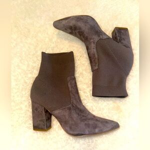 STEVE MADDEN REECE SUEDE ANKLE BOOTS.